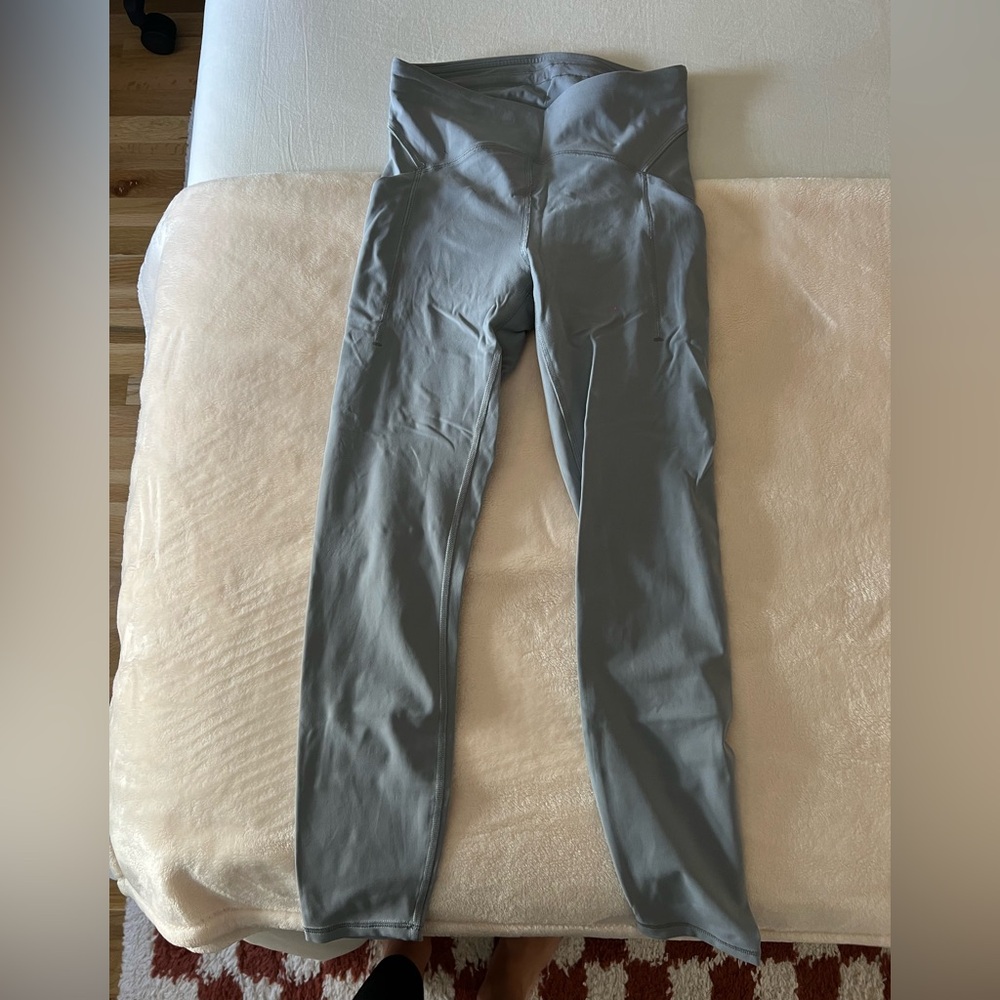 Lululemon Power Thru HR Tight 25 in with pockets